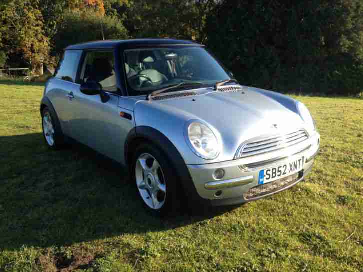 2003 MINI MINI COOPER SILVER NICE GENUINE CAR FOR THE YEAR " NO RESERVE"