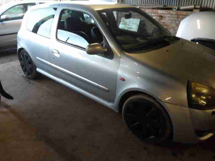 2003 RENAULT CLIO SPORT SILVER MOT 11/2016 (spares or repair)