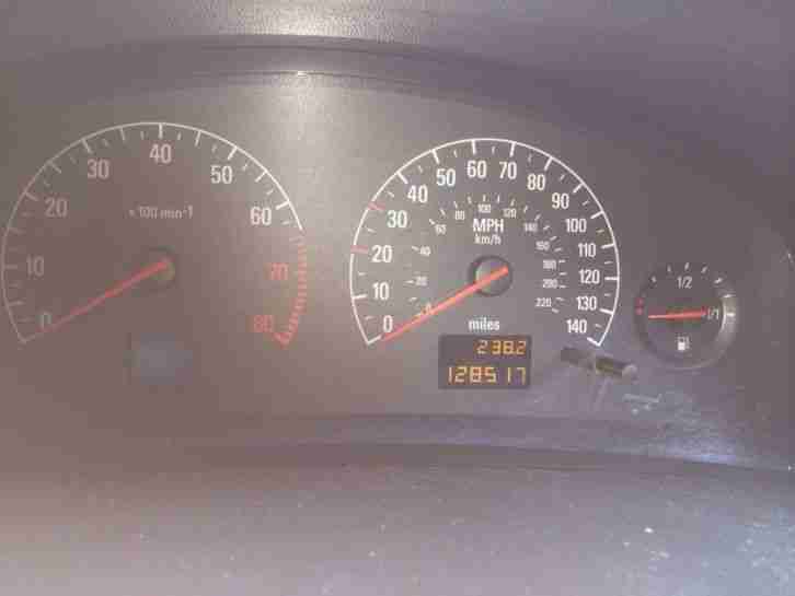 2003 VAUXHALL VECTRA ELEGANCE 16V RED