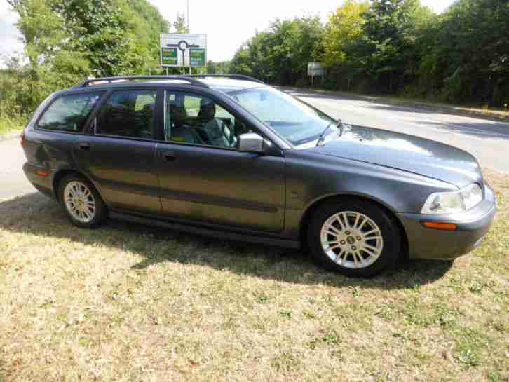 2003 VOLVO V40 S NO MOT SOLD AS SPARES OR REPAIR