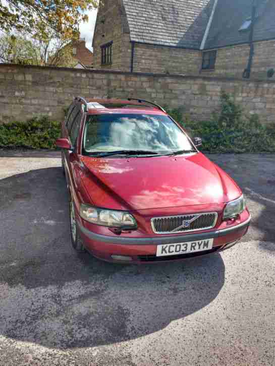 2003 VOLVO V70 D5 SE RED
