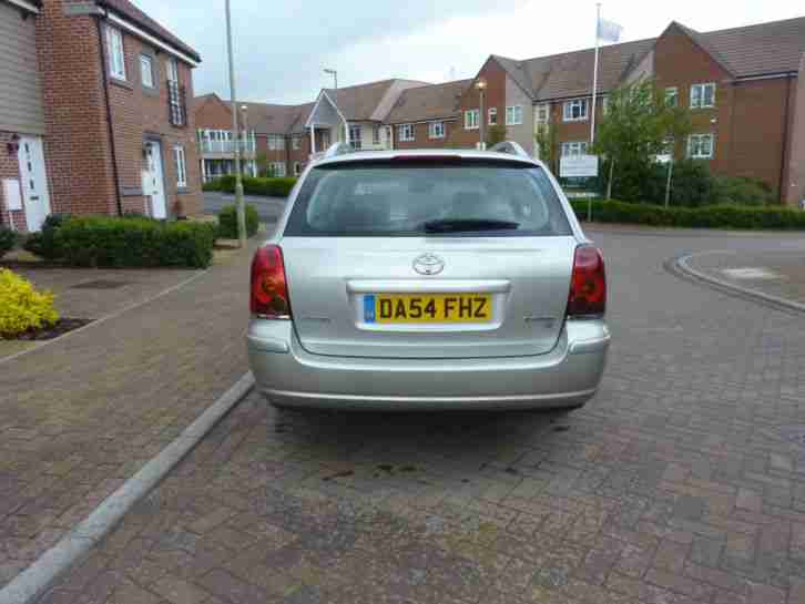2004 (54 REG) TOYOTA AVENSIS T2 D-4D - DIESEL - MANUAL - ESTATE - SILVER