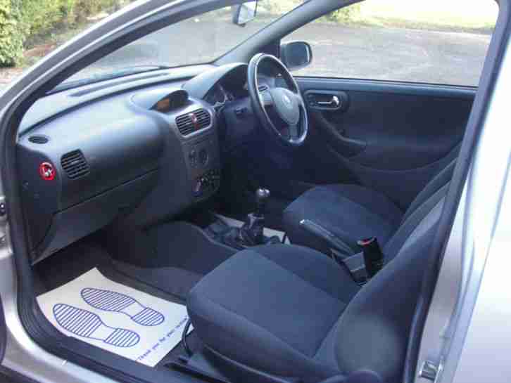 2004(54) VAUXHALL CORSA 1.2 16v DESIGN (a/c) - SERVICE HISTORY - LOW MILES -