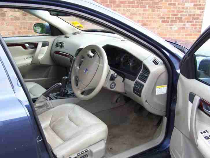 2004 54 VOLVO V70 D5 SE BLUE DIESEL ESTATE FULL SERVICE HISTORY