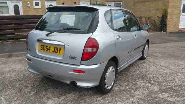 2004 DAIHATSU SIRION EL SILVER. 2 owners from new 12 months mot