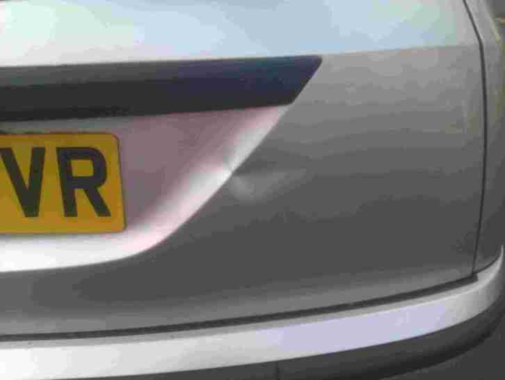 2004 FORD FOCUS ZETEC SILVER