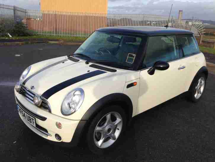 2004 MINI MINI COOPER WHITE