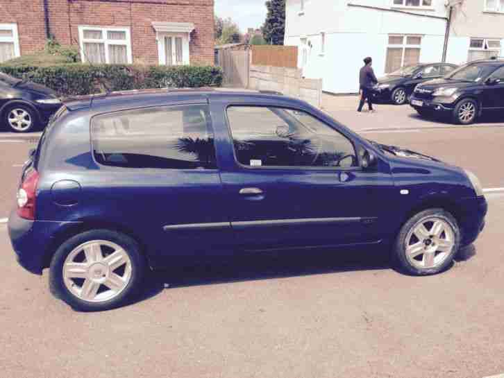 2004 RENAULT CLIO DYNAMIQUE 16V BLUE needs minor repair grab a bargain