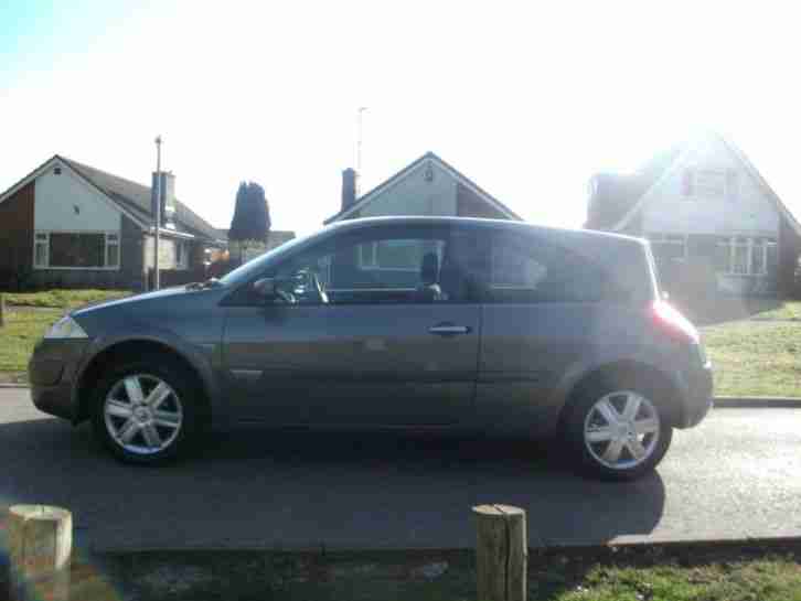 2004 Renault Megane 1.4 Dynamique 3dr 3 door Hatchback