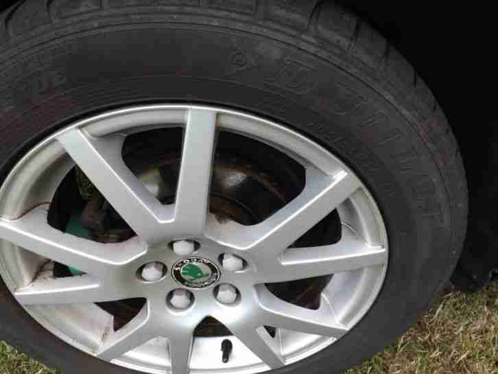2004 SKODA OCTAVIA VRS BLACK ESTATE very low miles and 2 previous owners towbar