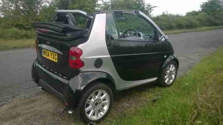 2004 SMART BLACK / SILVER CONVERTIBLE