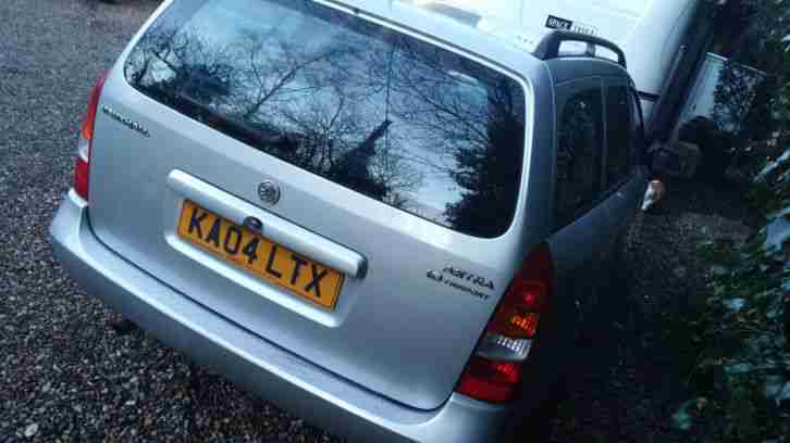 2004 VAUXHALL ASTRA LS ESTAE 16V SILVER, SPARES OR REPAIRS, CAR IS RUNNING