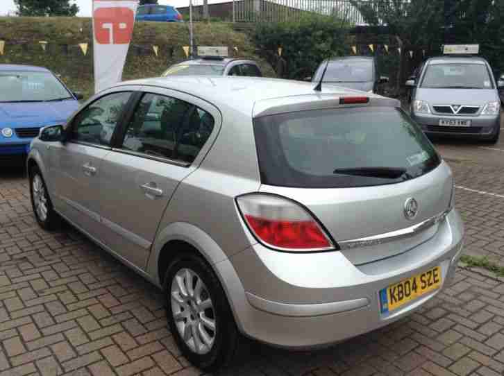 2004 Vauxhall Astra DESIGN 16V TWINPORT Petrol Silver Manual