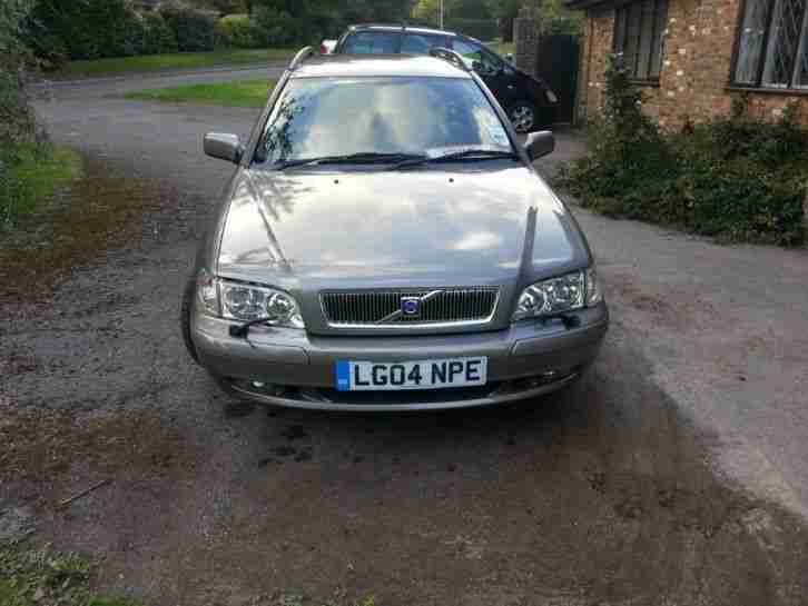 2004 volvo v40 is 1998cc petrol Automatic 123k Starts and drives 100 % CAT C