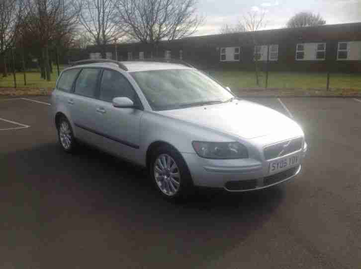 2005 05 REG 6 SPEED VOLVO V50 S D E4 SILVER ESTATE VERY GOOD CONDITION FOR YEAR