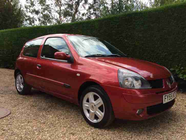 Renault (55reg). Renault car from United Kingdom