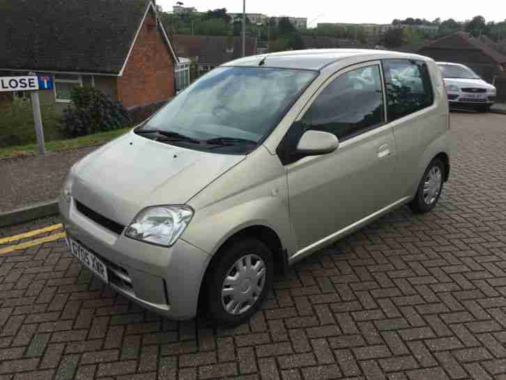 2005 DAIHATSU CHARADE EL AUTO GOLD
