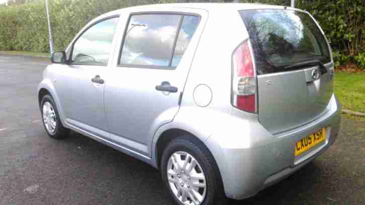 2005 DAIHATSU SIRION S SILVER low mileage..