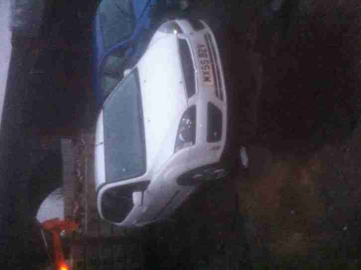 2005 FORD FOCUS ZETEC CLIMATE TDCI WHITE breaking for spares
