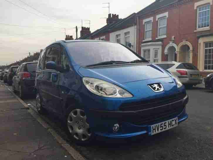 Peugeot 1007. Peugeot car from United Kingdom