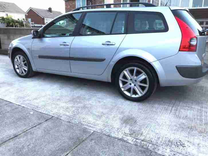 2005 RENAULT MEGANE DYNAMIQUE 1.6 ESTATE METALLIC SILVER F/S/H 12 MONTHS MOT