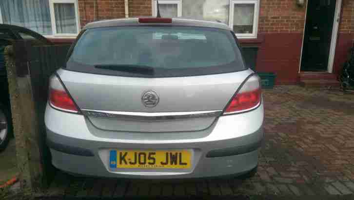 2005 VAUXHALL ASTRA LIFE AUTO SILVER - BARGAIN !! Great Condiion !!