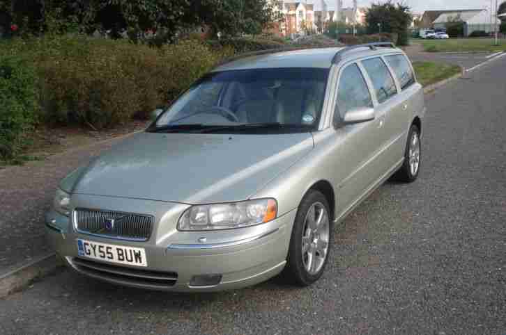 2005 VOLVO V70 SE (170 BHP) AUTO LUNAR GOLD (55 reg)