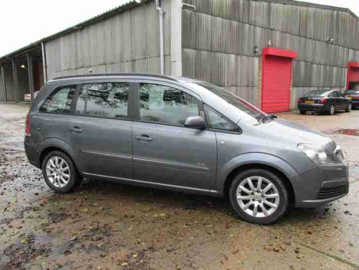 2006/06 Vauxhall Zafira 1.6cc Club 7 seat MPV petrol manual in Grey metallic