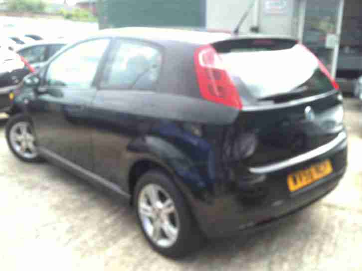2006 56 Fiat Grande Punto 1.4 Active Sport. 3 Door in Black. MOT 28/04/2015.