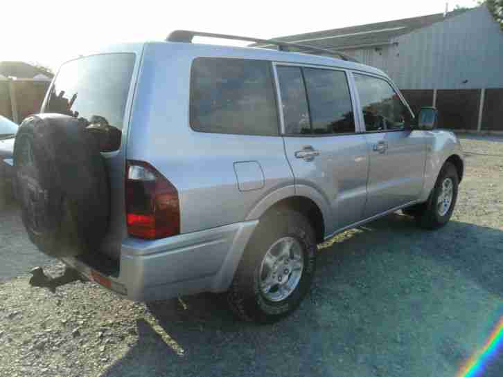 2006(56) Mitsubishi Shogun GL Di-D LWB 7 SEATER. Service history.