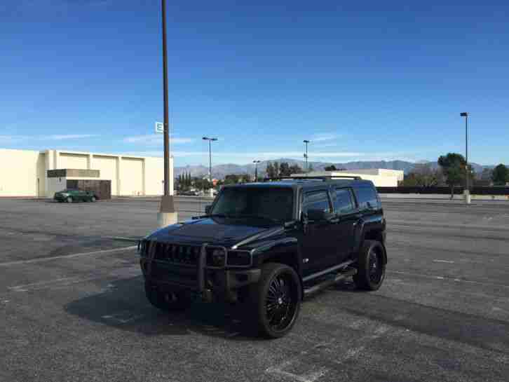 2006 Hummer H3 - custom one-off modified - 26" Alloy Wheels, Built-in iPad