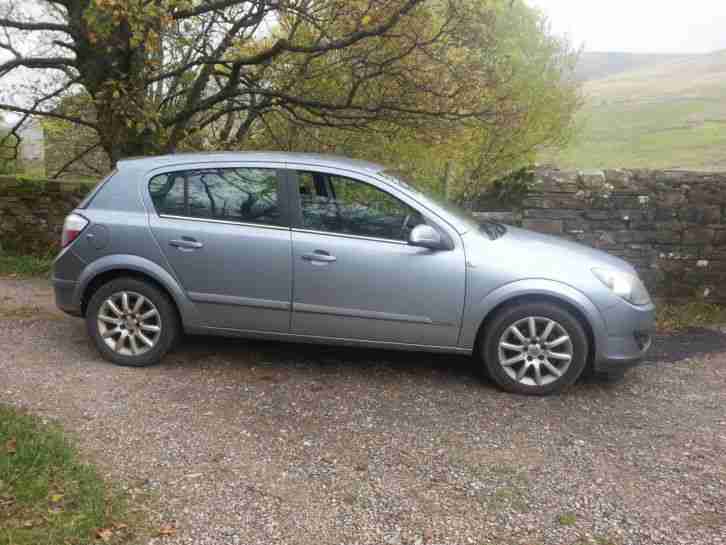 2006 VAUXHALL ASTRA DESIGN CDTI 100 SILVER (CHIPPED)