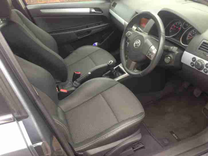 2006 VAUXHALL ASTRA DESIGN GREY - HALF LEATHER - LOVELY EXAMPLE