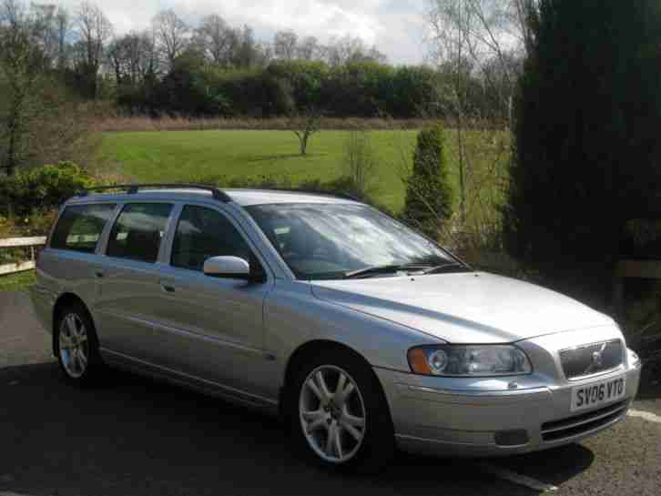 2006 VOLVO V70 2.4 D5 SE 6 SPD MANUAL **NAVIGATION**XENONS**FULL HISTORY**