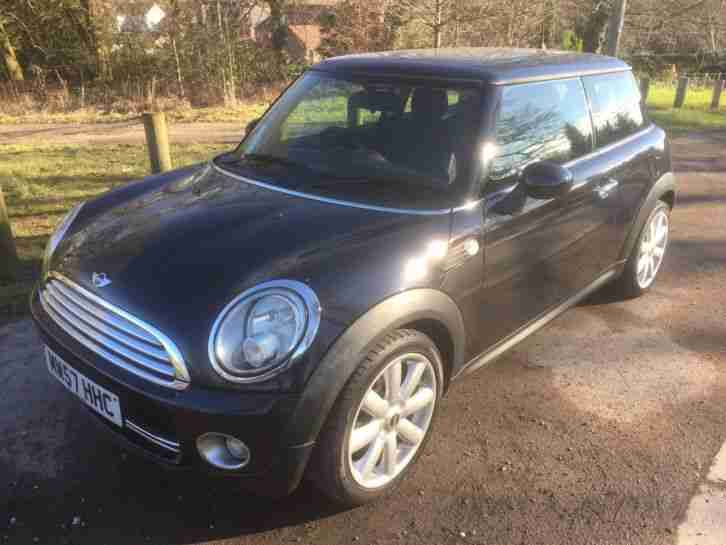 2007 MINI COOPER IN BLACK ( FACE LIFT MODEL )