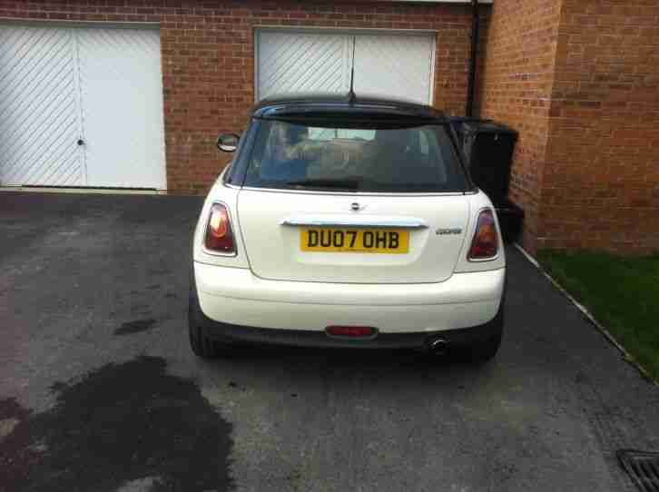 2007 MINI COOPER WHIT SAT NAV,XENON HEADLIGHTS AND HALF CREAM LEATHER