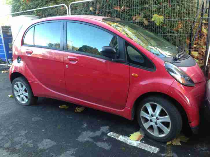 2007 IQ RED SMALL MICRO TOWN CAR