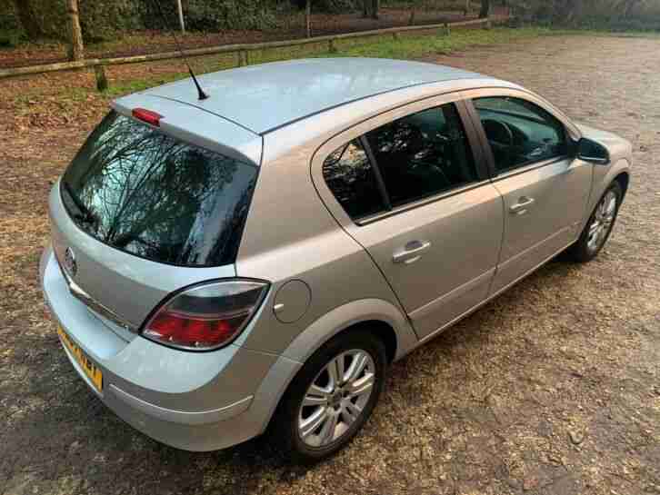 2007 VAUXHALL ASTRA 1.6 DESIGN. LONG MOT, HALF LEATHER, DRIVES VERY WELL.