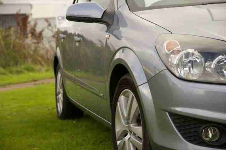 2007 VAUXHALL ASTRA SXI 1700 CDTI SILVER DIESEL. LOVELY CAR AND CHEAP TO RUN