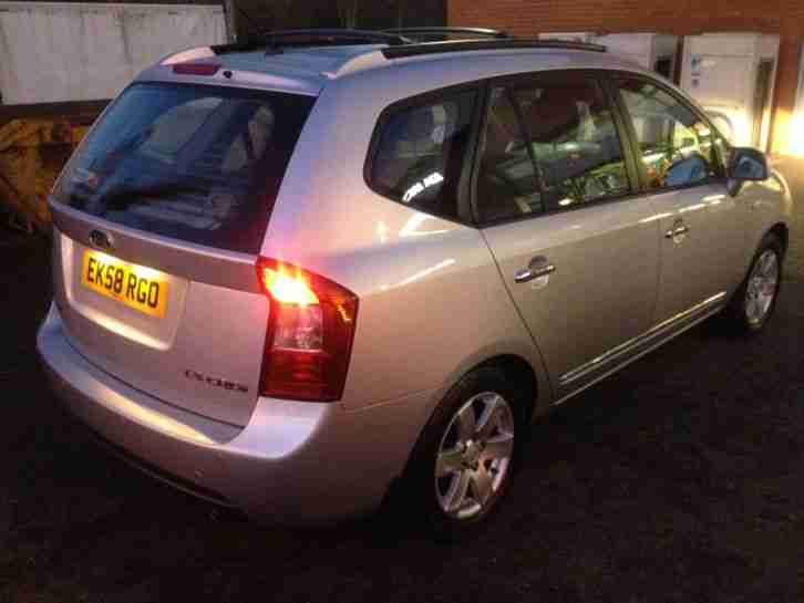 2008/58 Kia Carens 2.0 CRDi LX 6 speed 7 seater