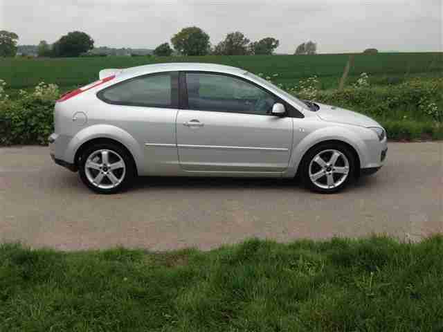 2008 FORD FOCUS 1.6 ZETEC CLIMATE 3 DOOR IN SILVER GUARANTEED CAR FINANCE LOANS