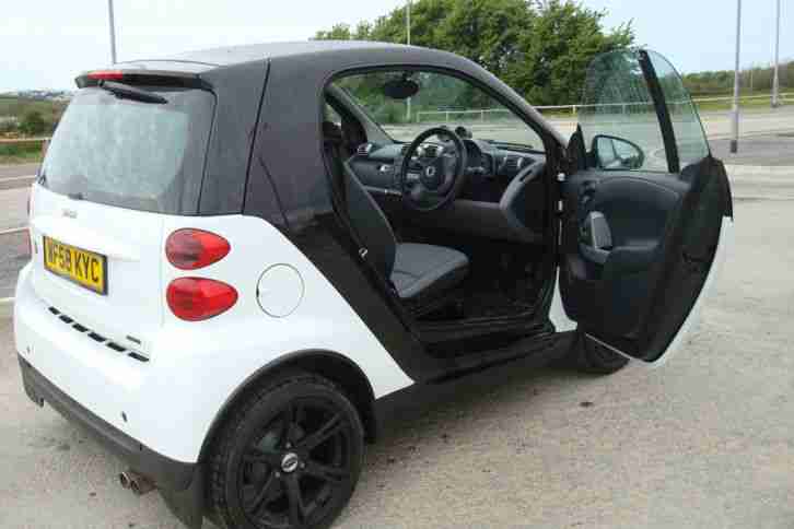 2008 SMART FORTWO PURE 71 AUTO BLACK/WHITE