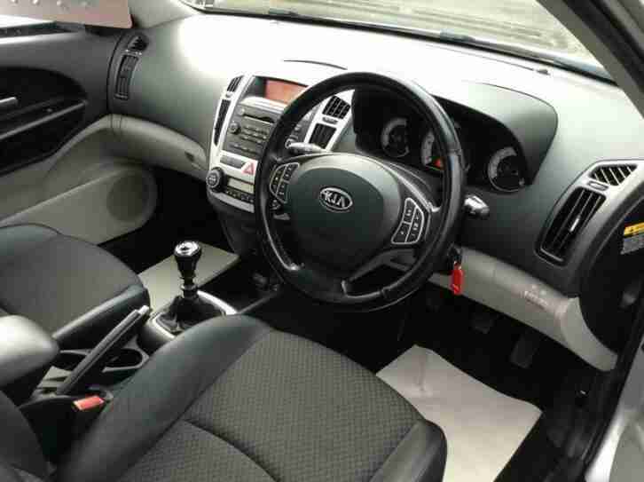2009 (59 Reg) Kia Ceed 1.6 LS CRDI 5DR Hatchback SILVER + LOW MILES