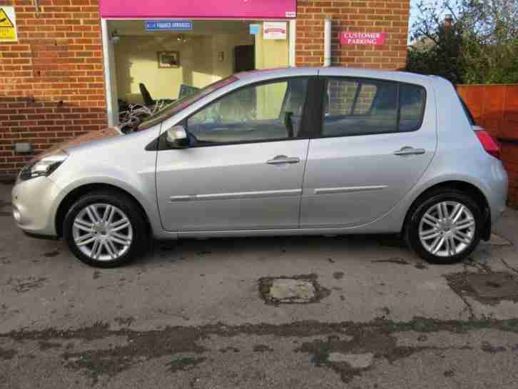 2009 E RENAULT CLIO 1.6 INITIALE TOMTOM VVT 5D AUTO 110 BHP