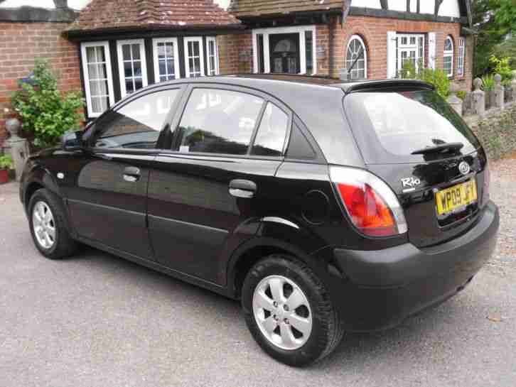 2009 KIA RIO CHILL 5-door Hatchback, Black, One Lady Owner From New