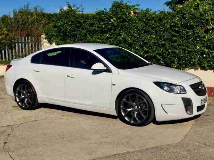 2009 VAUXHALL INSIGNIA VXR 2.8i V6 24v TURBO IN WHITE, LOW MILES, NO RESERVE