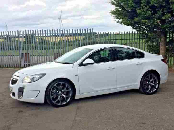 2009 VAUXHALL INSIGNIA VXR 2.8i V6 24v TURBO IN WHITE, LOW MILES, NO RESERVE