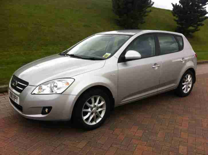 2010 10 KIA CEE'D LS CRDI SILVER 5 DOOR HATCH FSH & 2 YEARS KIA WARRANTY LEFT