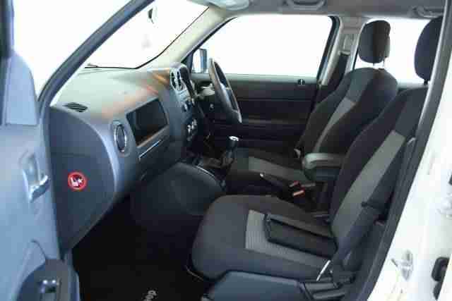 2010 60 Jeep Patriot 2.4 Sport 4x4 4WD Manual White
