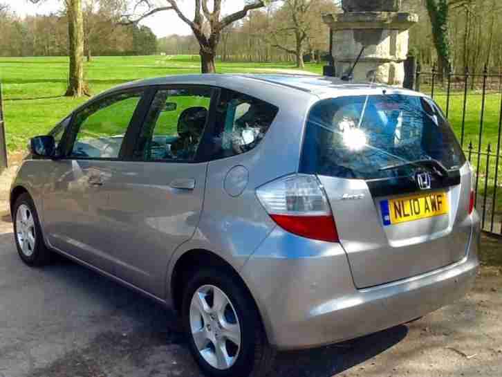 2010 Honda Jazz 1.4 ES-VTEC *** ONLY TWO FORMER KEEPERS FROM NEW ***